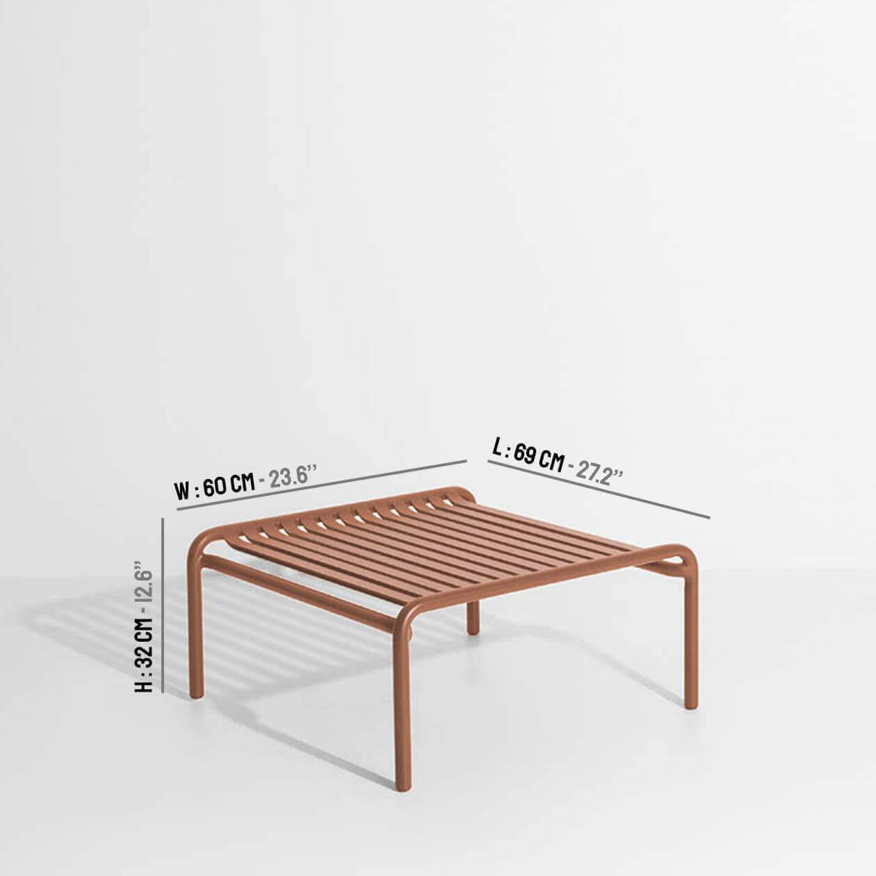 Week-End Coffee Table small in Terracotta präsentiert im Onlineshop von KAQTU Design AG. Beistelltisch Outdoor ist von Petite Friture