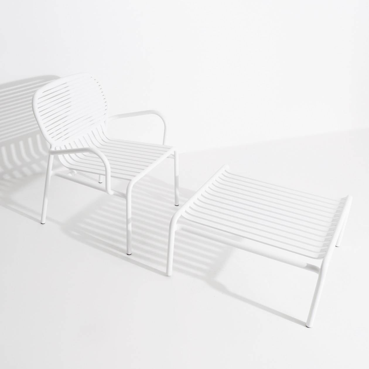 Week-End Coffee Table small in White präsentiert im Onlineshop von KAQTU Design AG. Beistelltisch Outdoor ist von Petite Friture